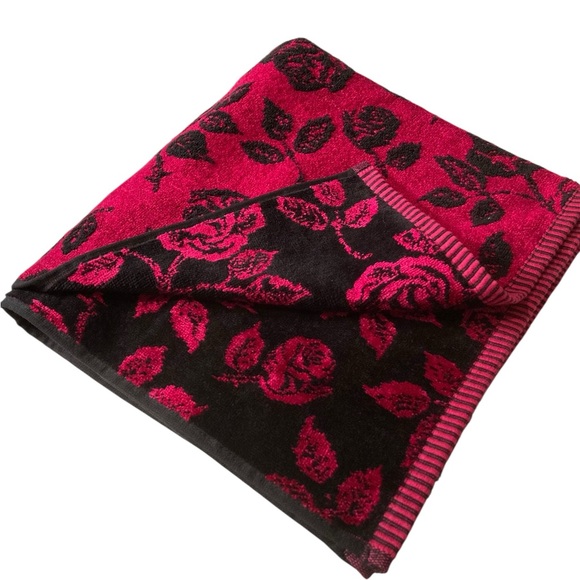 Betsey Johnson ROSES FOR YOU 2 Bath Towels/2 Hand Towels Set NEW - Picture 3 of 10